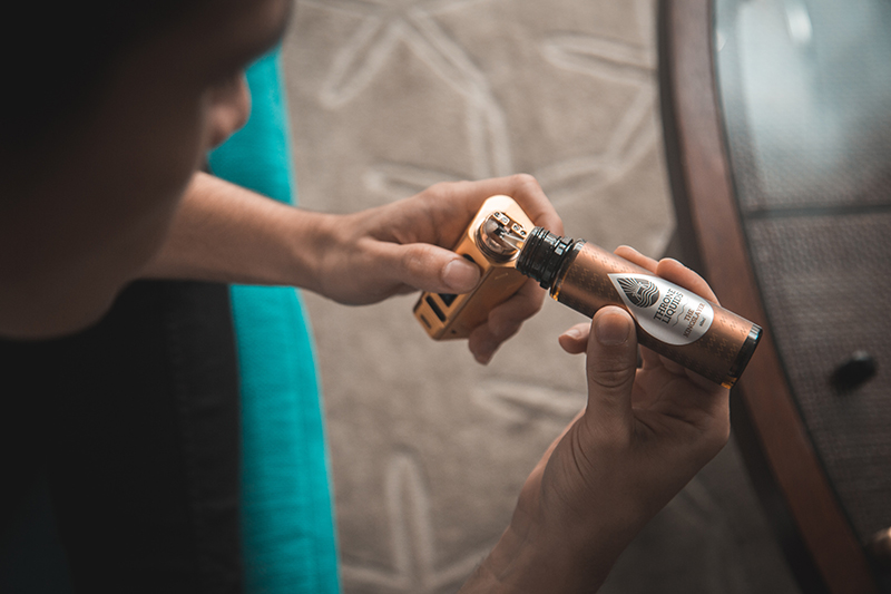 putting e-juice in the vape gadget